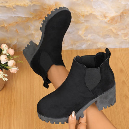 Aline | Damen Chelsea Stiefel mit hohem Absatz und grober Profilsohle