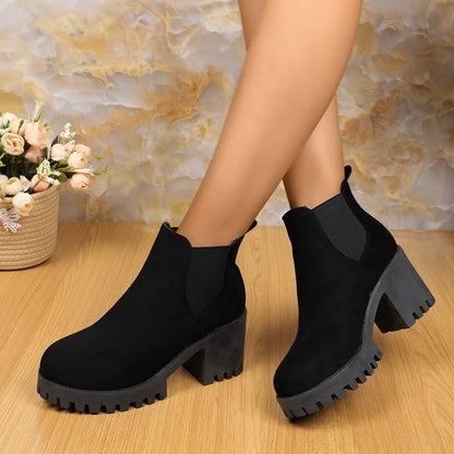 Aline | Damen Chelsea Stiefel mit hohem Absatz und grober Profilsohle
