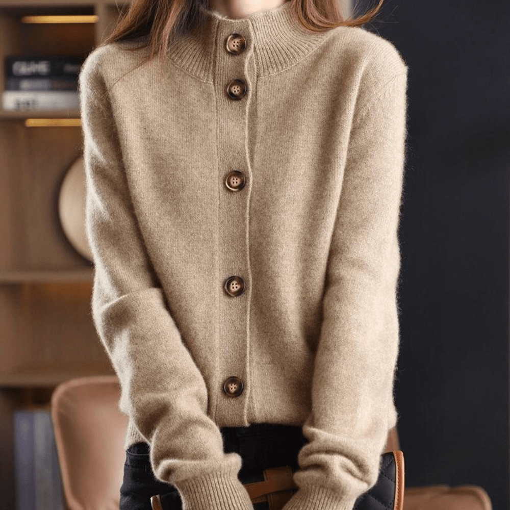 Monika | Damen Strickjacke mit Knöpfen und V Ausschnitt