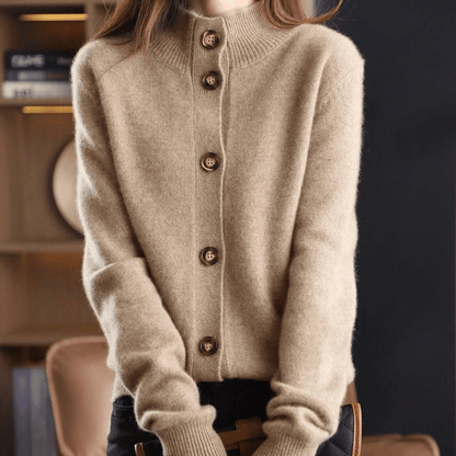 Monika | Damen Strickjacke mit Knöpfen und V Ausschnitt