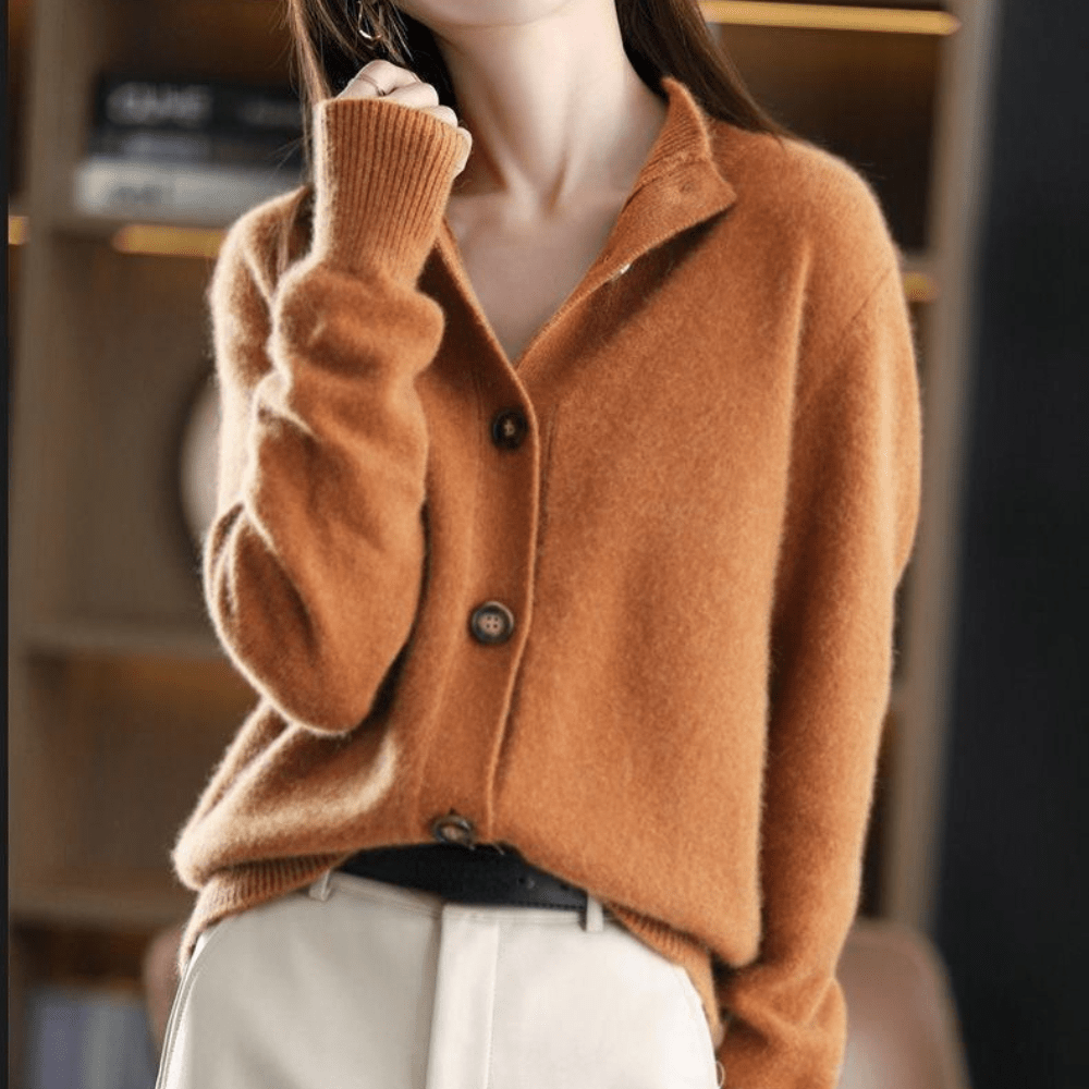Monika | Damen Strickjacke mit Knöpfen und V Ausschnitt