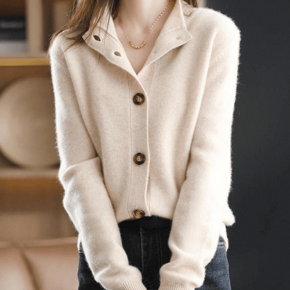Monika | Damen Strickjacke mit Knöpfen und V Ausschnitt