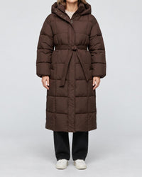 Ursina | Damen Lange Gesteppte Pufferjacke mit Gürtel